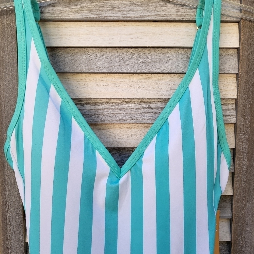 Women's V-Neck Over the Shoulder High Leg One Piece Swimsuit | Kona Sol | Medium - Picture 4 of 9